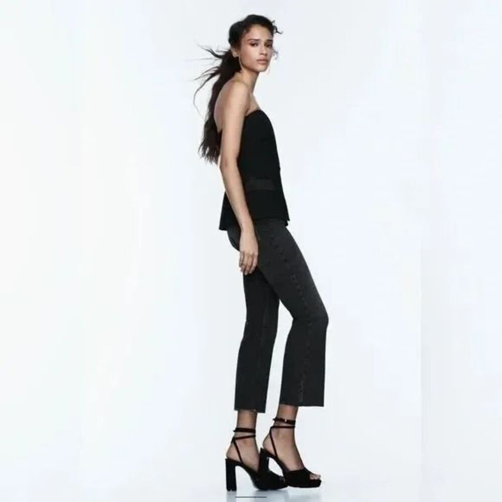 Zara 90s Mid Rise Crop Flare Raw Hem Carbon Black Size 4